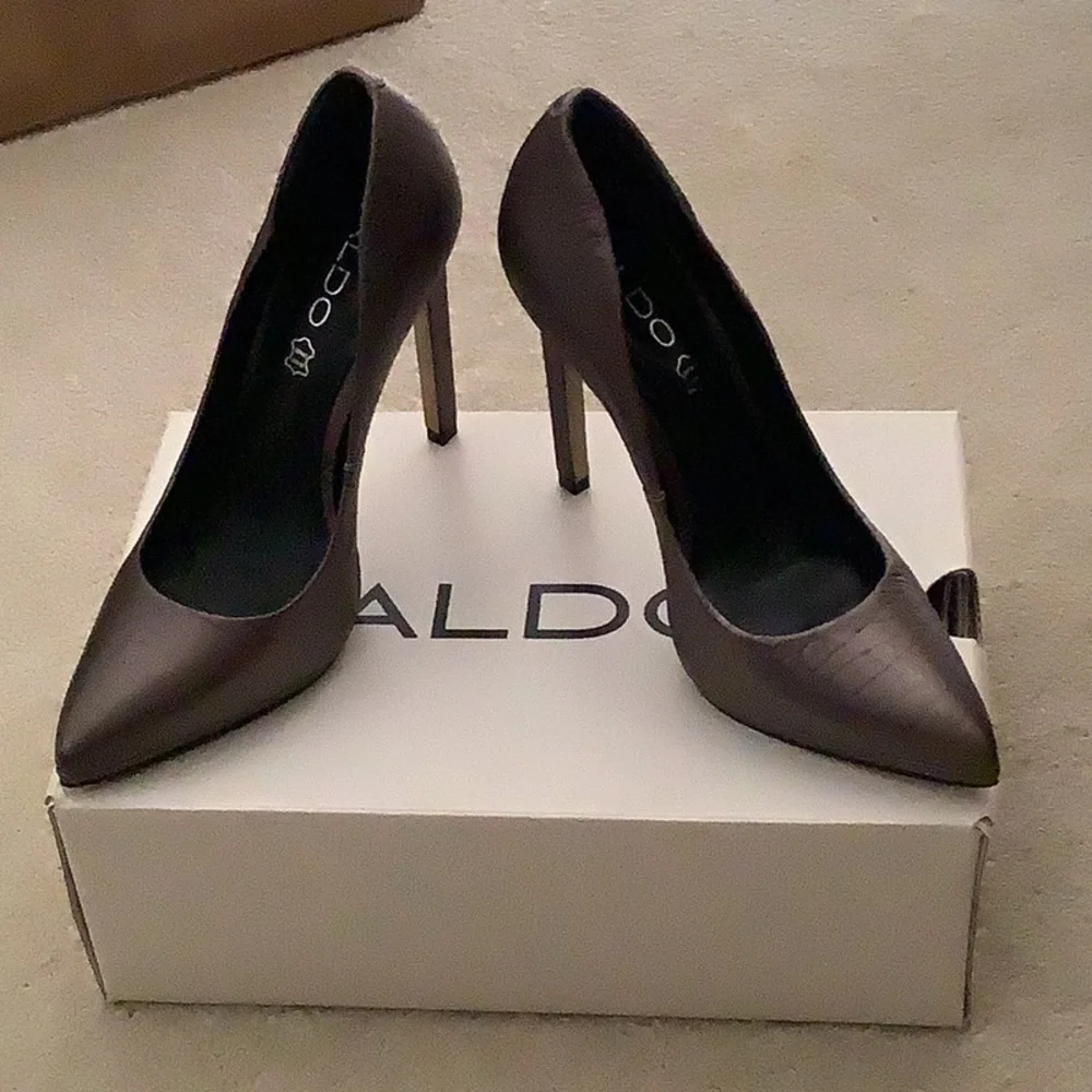 Never worn - Picture 2 of 5